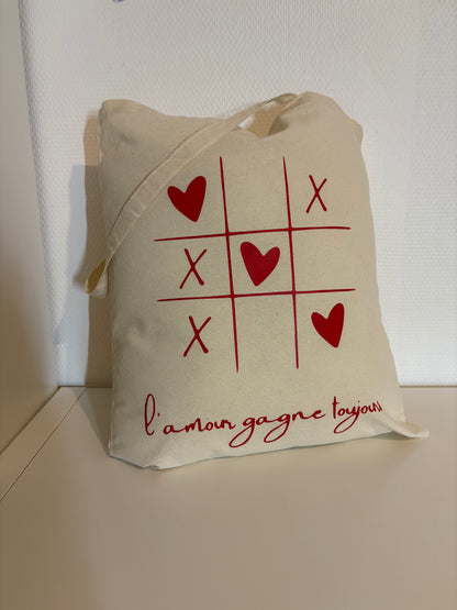 Tote bag « l’amour gagne toujours »